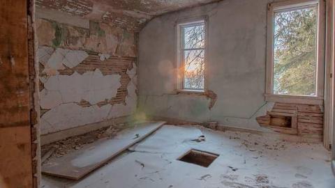 Collapsing In The Moonlight - Insulbrick-House128.jpg