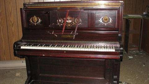 Gone to the Birds - O6-4-A.K.A.-Flown-The-Coop19.jpg