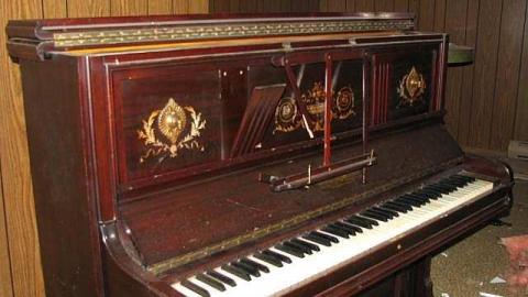 Gone to the Birds - O6-4-A.K.A.-Flown-The-Coop14.jpg