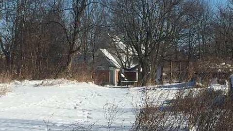 Lonnng driveway - Location-location13.jpg