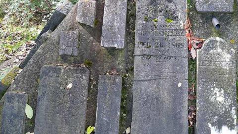 October 2017 - WhitePorter-Cemetery17.jpg