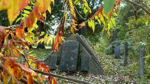 October 2017 - WhitePorter-Cemetery24.jpg