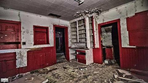 Beneath the Floorboards - IMG_0144.jpg