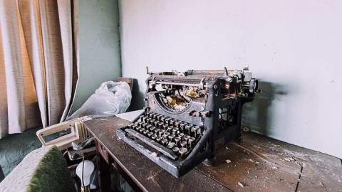 Happy Birthday Gary - House-From-the-Past16.jpg