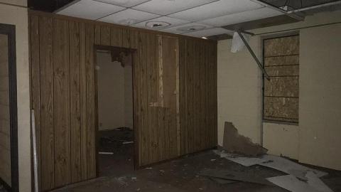 No music here - Old-Radio-Station27.jpeg