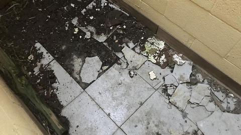 No music here - Old-Radio-Station20.jpeg