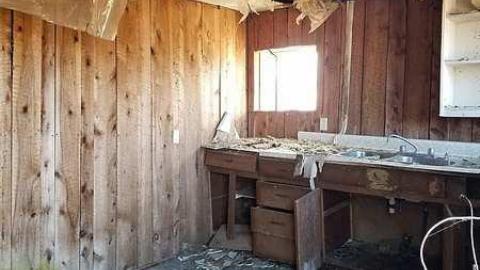 Architectural Anomalies - Road-Sign-Shack1.jpg