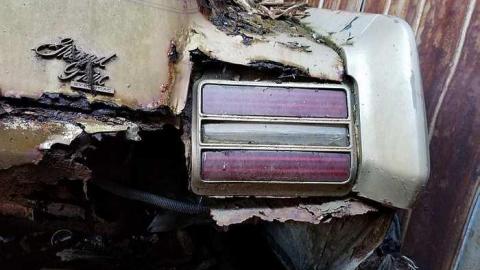 Architectural Anomalies - Road-Sign-Shack11.jpg