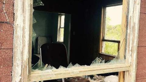 Run Down Industrial House photo 4