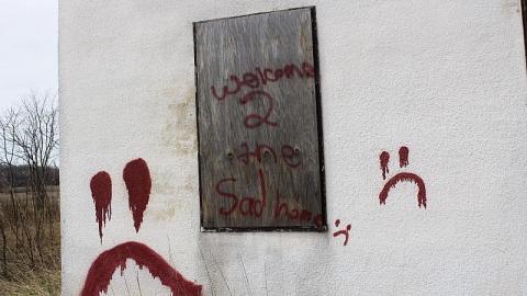 Sad Home - 56B036C5-4B37-41CC-AE44-99AEE8884FAB.jpeg