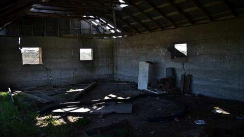 13/05/18 - Standing-Alone8.jpg