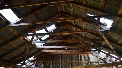 13/05/18 - Standing-Alone13.jpg