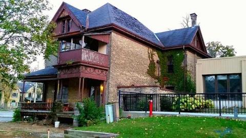 Falling apart - Woodfield-Wonder1.jpg