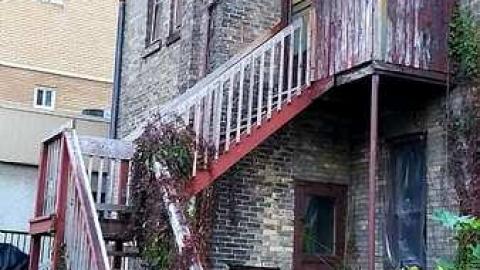 Falling apart - Woodfield-Wonder2.jpg