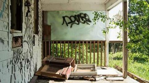 vandalism at its finest  - House-off-40126.jpg