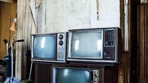 Tv's and records  - House-From-the-Past4.jpg