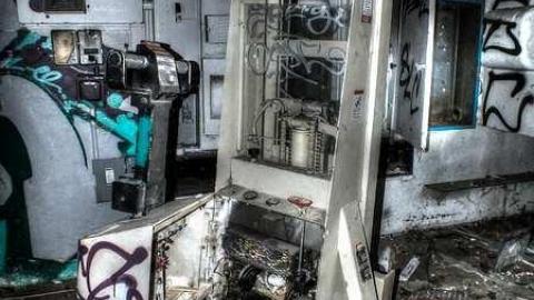 2016 Visit - Revoluchien-Garage5.jpg