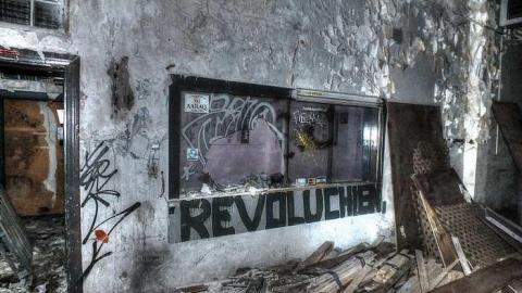 2016 Visit - Revoluchien-Garage6.jpg