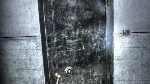 2016 Visit - Revoluchien-Garage14.jpg