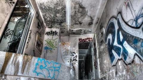 2016 Visit - Revoluchien-Garage10.jpg