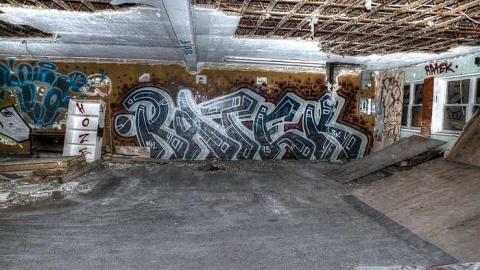 2016 Visit - Revoluchien-Garage16.jpg