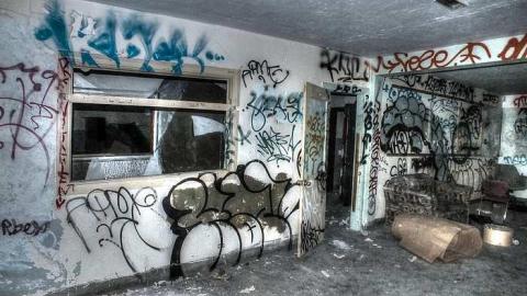 2016 Visit - Revoluchien-Garage17.jpg