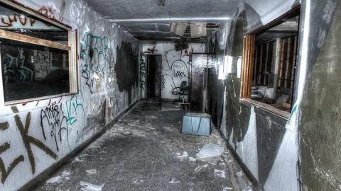 2016 Visit - Revoluchien-Garage12.jpg