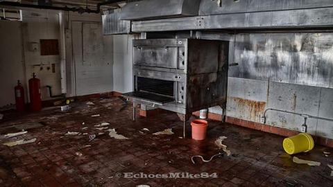 Inside the hippodrome - Bye-Bye-Baby-Blue92.jpg