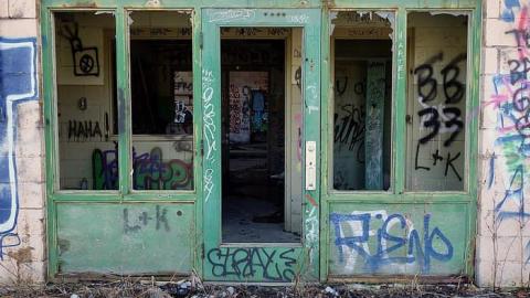 Colourful Garage '18 - Garage-Across-from-Camp-3010.jpg