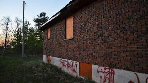 House out of place - DSC_0009.jpg