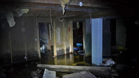 House out of place - DSC_0011.jpg