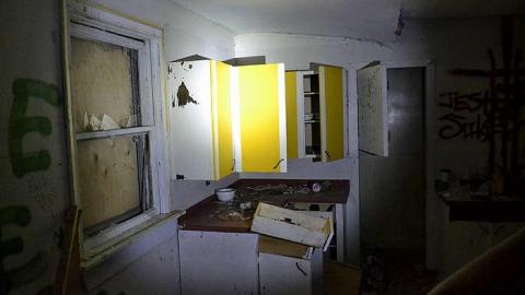 House out of place - DSC_0014.jpg