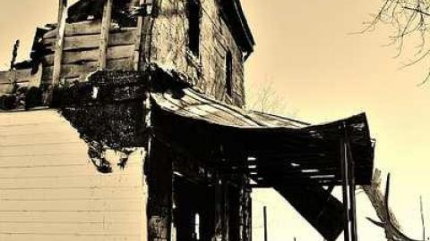 Beachburg burnt house Apr 2015 - Beachburg--Burnt-house1.jpg