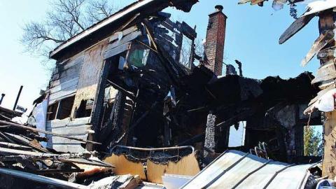 Beachburg burnt house Apr 2015 - Beachburg--Burnt-house7.jpg