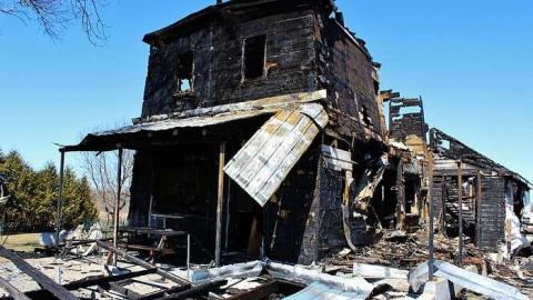 Beachburg burnt house Apr 2015 - Beachburg--Burnt-house9.jpg