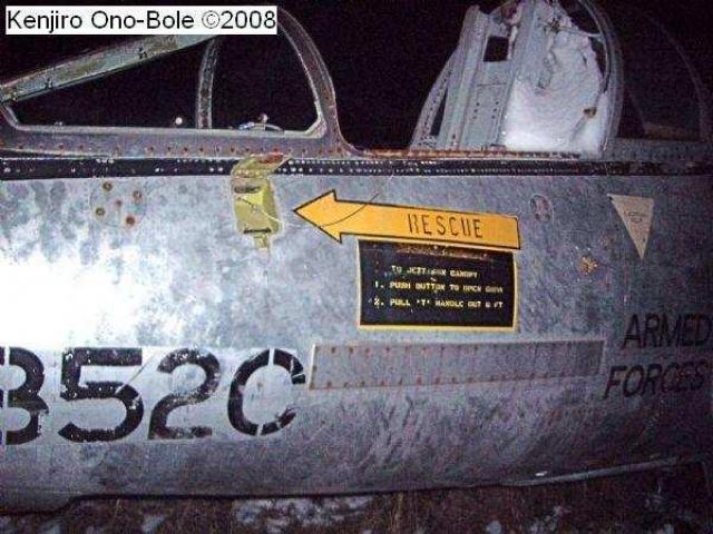 Markham Airport: Plane Graves photo 3