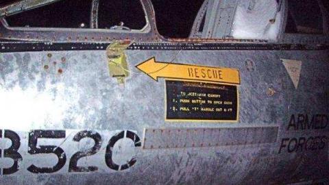 Markham Airport: Plane Graves photo 3