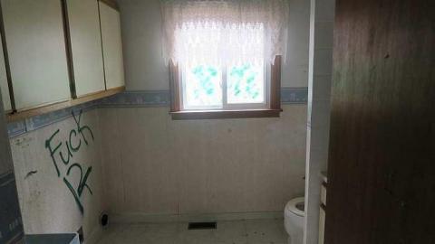 Vacant 2 storey - IMG_3808.jpg