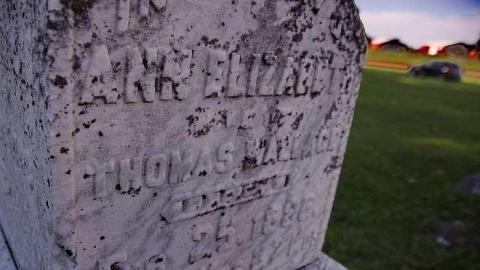 Mayne Cemetery - Mayne-(ghost-town)5.jpg