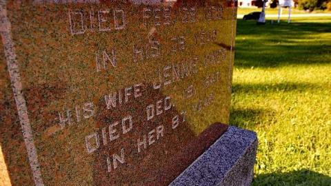 Mayne Cemetery - Mayne-(ghost-town)7.jpg