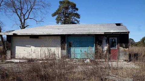 Garage '18 - This-Guy-Stunk42.jpg