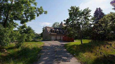 Large Mansion photo 2