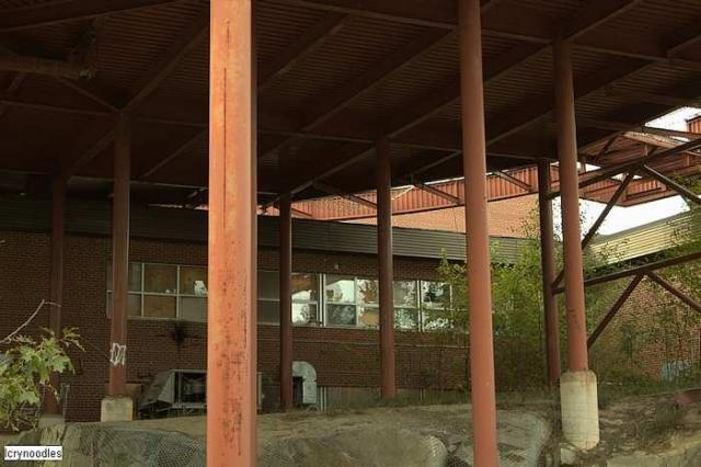 BARBED FENCE - Exterior only  - St.-Josephs-Hospital-Sudbury51.jpg