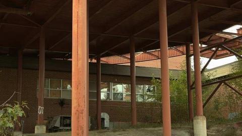 BARBED FENCE - Exterior only  - St.-Josephs-Hospital-Sudbury51.jpg