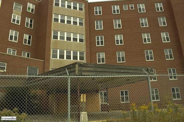 BARBED FENCE - Exterior only  - St.-Josephs-Hospital-Sudbury60.jpg