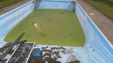 Slight vandalism - SAM_2687.jpg