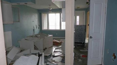 Slight vandalism - SAM_2691.jpg