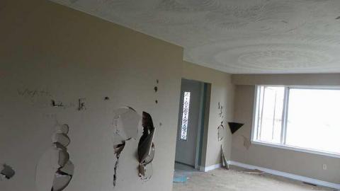 Slight vandalism - SAM_2692.jpg