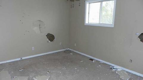 Slight vandalism - SAM_2695.jpg