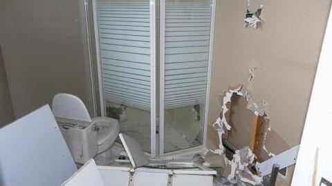 Slight vandalism - SAM_2697.jpg